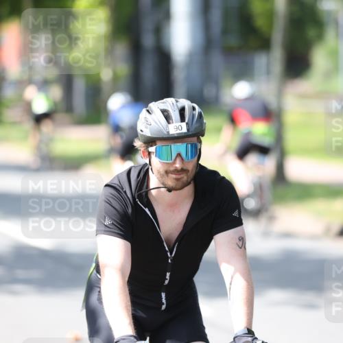 10.08.2025 - GEWOBA Citytriathlon Bremen Yannick Fuchs http://msf.ph/oto/8564075 10.08.2025 14:39:51 Radfahren 52, 69, 80, 90, 124, 139, 215, 217, 274 meine-sportfotos.de