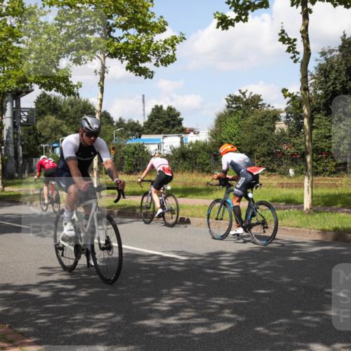10.08.2025 - GEWOBA Citytriathlon Bremen Yannick Fuchs http://msf.ph/oto/8564076 10.08.2025 12:42:58 Radfahren 628, 644, 677, 684, 710, 846, 850, 871, 889, 909 meine-sportfotos.de