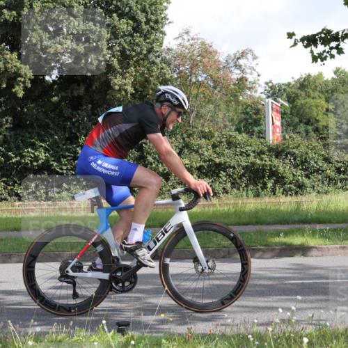 10.08.2025 - GEWOBA Citytriathlon Bremen Yannick Fuchs http://msf.ph/oto/8564077 10.08.2025 10:54:50 Radfahren 33, 85, 373, 378, 452, 456 meine-sportfotos.de