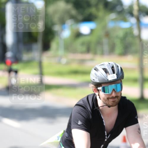 10.08.2025 - GEWOBA Citytriathlon Bremen Yannick Fuchs http://msf.ph/oto/8564080 10.08.2025 14:39:51 Radfahren 52, 69, 80, 90, 124, 139, 215, 217, 274 meine-sportfotos.de
