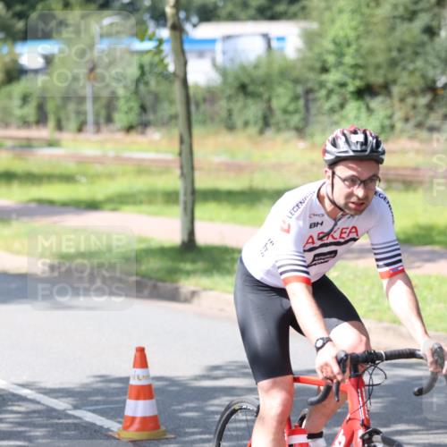 10.08.2025 - GEWOBA Citytriathlon Bremen Yannick Fuchs http://msf.ph/oto/8564087 10.08.2025 14:39:53 Radfahren 52, 69, 80, 90, 124, 139, 215, 217, 274 meine-sportfotos.de