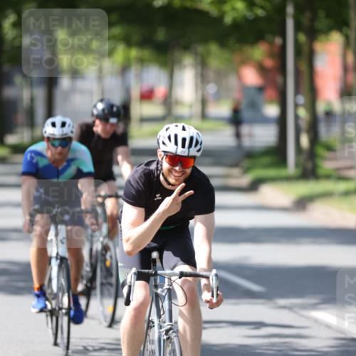 10.08.2025 - GEWOBA Citytriathlon Bremen Yannick Fuchs http://msf.ph/oto/8564111 10.08.2025 14:40:02 Radfahren 52, 59, 69, 124, 139, 217, 225, 274 meine-sportfotos.de