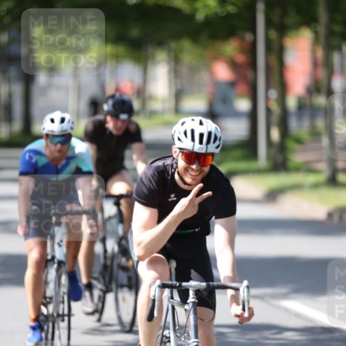 10.08.2025 - GEWOBA Citytriathlon Bremen Yannick Fuchs http://msf.ph/oto/8564114 10.08.2025 14:40:02 Radfahren 52, 59, 69, 124, 139, 217, 225, 274 meine-sportfotos.de