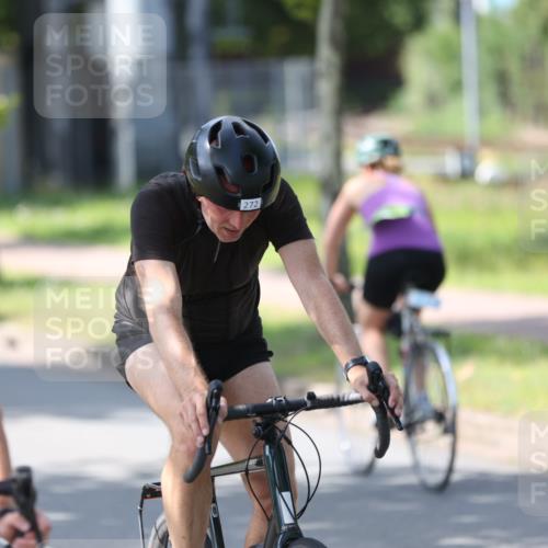 10.08.2025 - GEWOBA Citytriathlon Bremen Yannick Fuchs http://msf.ph/oto/8564123 10.08.2025 14:40:03 Radfahren 52, 59, 69, 139, 217, 225, 274 meine-sportfotos.de