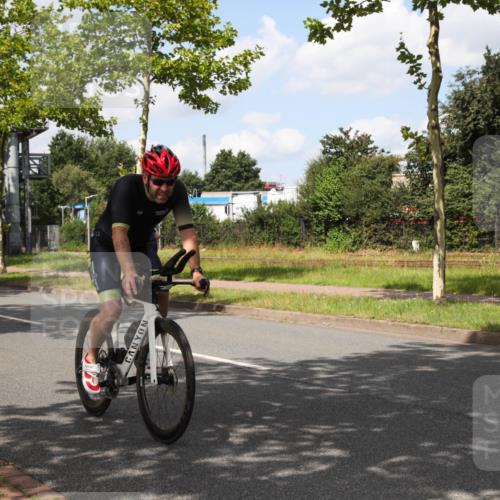 10.08.2025 - GEWOBA Citytriathlon Bremen Yannick Fuchs http://msf.ph/oto/8564133 10.08.2025 12:43:39 Radfahren 835, 837, 842, 907, 925, 955, 1012 meine-sportfotos.de