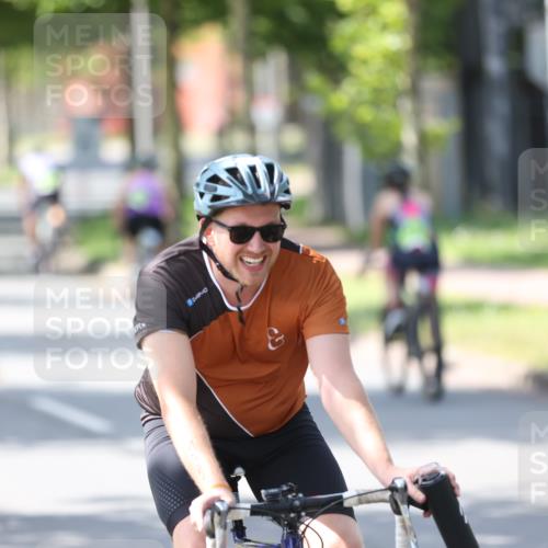 10.08.2025 - GEWOBA Citytriathlon Bremen Yannick Fuchs http://msf.ph/oto/8564138 10.08.2025 14:40:06 Radfahren 52, 59, 69, 139, 225, 274 meine-sportfotos.de