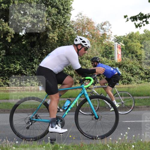 10.08.2025 - GEWOBA Citytriathlon Bremen Yannick Fuchs http://msf.ph/oto/8564147 10.08.2025 10:55:13 Radfahren 19, 163, 211, 219, 397, 418 meine-sportfotos.de