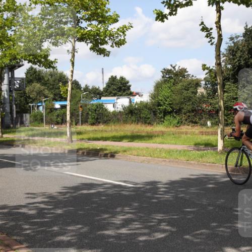 10.08.2025 - GEWOBA Citytriathlon Bremen Yannick Fuchs http://msf.ph/oto/8564148 10.08.2025 12:43:47 Radfahren 608, 835, 837, 842, 907, 925, 954, 955, 1012 meine-sportfotos.de