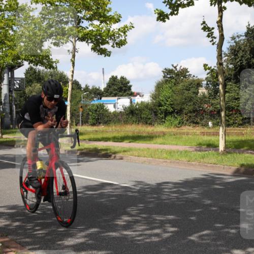 10.08.2025 - GEWOBA Citytriathlon Bremen Yannick Fuchs http://msf.ph/oto/8564177 10.08.2025 12:44:11 Radfahren 661, 669, 693, 703, 713, 731, 746, 908, 965, 1036 meine-sportfotos.de