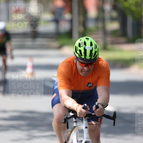 10.08.2025 - GEWOBA Citytriathlon Bremen Yannick Fuchs http://msf.ph/oto/8564191 10.08.2025 14:40:29 Radfahren 29, 47, 131, 242, 258, 297, 529 meine-sportfotos.de