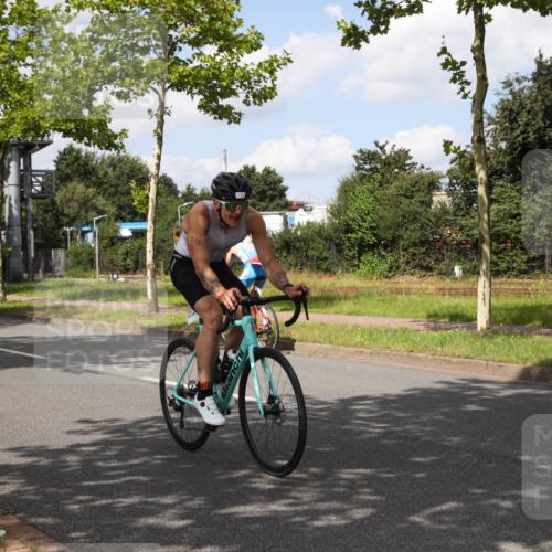 10.08.2025 - GEWOBA Citytriathlon Bremen Yannick Fuchs http://msf.ph/oto/8564194 10.08.2025 12:44:20 Radfahren 661, 669, 693, 703, 713, 731, 746, 911, 965 meine-sportfotos.de