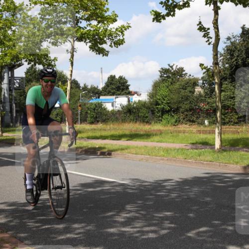 10.08.2025 - GEWOBA Citytriathlon Bremen Yannick Fuchs http://msf.ph/oto/8564200 10.08.2025 12:44:24 Radfahren 586, 661, 669, 693, 703, 713, 731, 746, 911, 965 meine-sportfotos.de