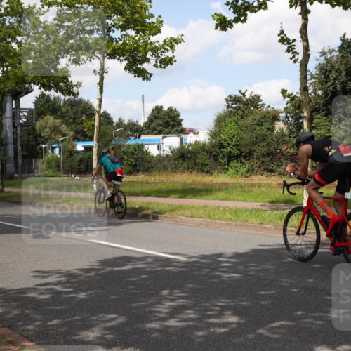 10.08.2025 - GEWOBA Citytriathlon Bremen Yannick Fuchs http://msf.ph/oto/8564205 10.08.2025 12:44:27 Radfahren 586, 669, 693, 703, 713, 746, 800, 911, 965 meine-sportfotos.de