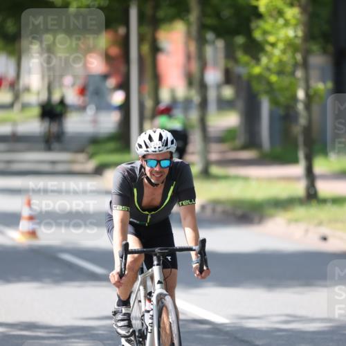 10.08.2025 - GEWOBA Citytriathlon Bremen Yannick Fuchs http://msf.ph/oto/8564206 10.08.2025 14:40:30 Radfahren 29, 47, 131, 242, 258, 297, 529 meine-sportfotos.de