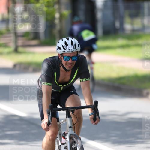 10.08.2025 - GEWOBA Citytriathlon Bremen Yannick Fuchs http://msf.ph/oto/8564210 10.08.2025 14:40:30 Radfahren 29, 47, 131, 242, 258, 297, 529 meine-sportfotos.de