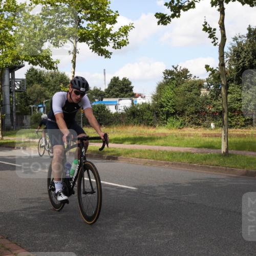 10.08.2025 - GEWOBA Citytriathlon Bremen Yannick Fuchs http://msf.ph/oto/8564214 10.08.2025 12:44:32 Radfahren 586, 607, 669, 713, 746, 800, 819, 911, 958, 965, 1030 meine-sportfotos.de