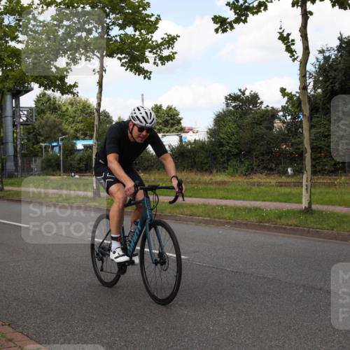 10.08.2025 - GEWOBA Citytriathlon Bremen Yannick Fuchs http://msf.ph/oto/8564216 10.08.2025 12:44:35 Radfahren 586, 607, 669, 800, 809, 819, 911, 958, 965, 1030 meine-sportfotos.de