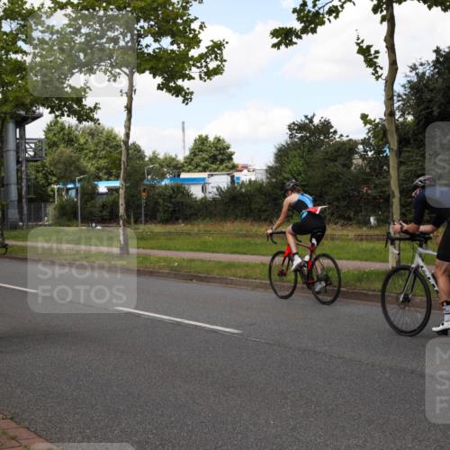 10.08.2025 - GEWOBA Citytriathlon Bremen Yannick Fuchs http://msf.ph/oto/8564226 10.08.2025 12:44:40 Radfahren 586, 607, 638, 800, 809, 819, 958, 1030 meine-sportfotos.de