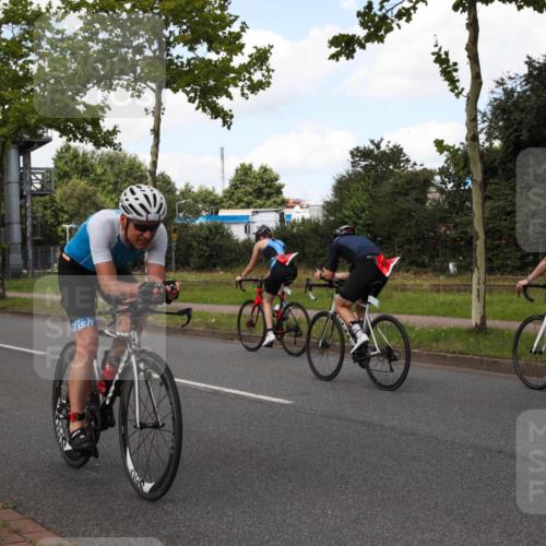 10.08.2025 - GEWOBA Citytriathlon Bremen Yannick Fuchs http://msf.ph/oto/8564228 10.08.2025 12:44:41 Radfahren 586, 607, 638, 800, 809, 819, 958, 1030 meine-sportfotos.de