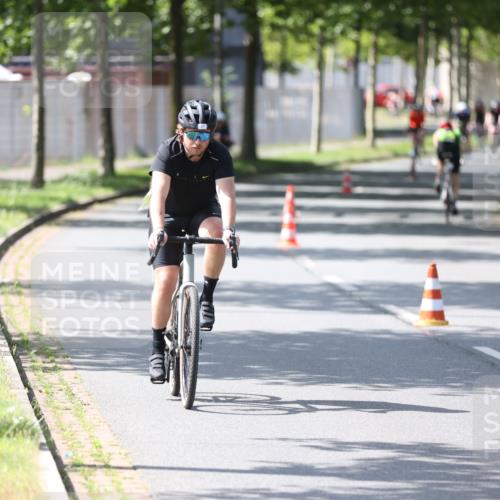 10.08.2025 - GEWOBA Citytriathlon Bremen Yannick Fuchs http://msf.ph/oto/8564230 10.08.2025 14:40:33 Radfahren 29, 47, 131, 186, 211, 242, 258, 289, 297, 529 meine-sportfotos.de