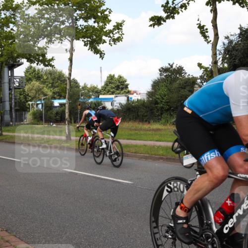 10.08.2025 - GEWOBA Citytriathlon Bremen Yannick Fuchs http://msf.ph/oto/8564231 10.08.2025 12:44:41 Radfahren 586, 607, 638, 800, 809, 819, 958, 1030 meine-sportfotos.de