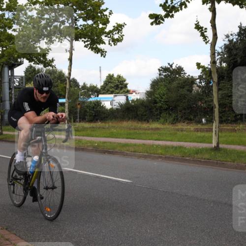 10.08.2025 - GEWOBA Citytriathlon Bremen Yannick Fuchs http://msf.ph/oto/8564234 10.08.2025 12:44:43 Radfahren 586, 607, 638, 800, 809, 819, 958, 1030 meine-sportfotos.de