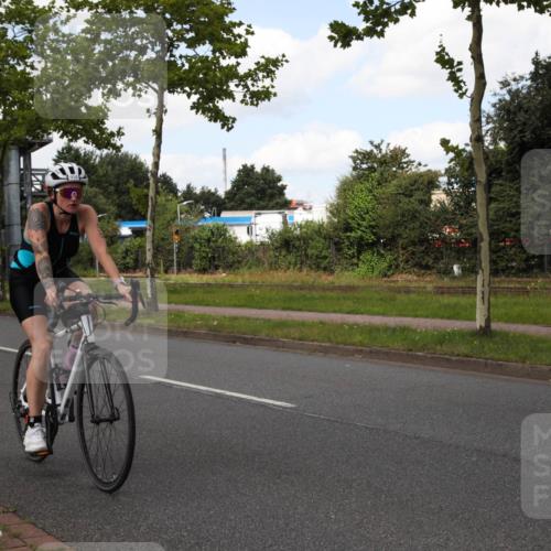 10.08.2025 - GEWOBA Citytriathlon Bremen Yannick Fuchs http://msf.ph/oto/8564237 10.08.2025 12:44:45 Radfahren 586, 607, 638, 716, 800, 809, 819, 958, 1030 meine-sportfotos.de