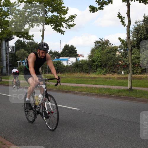 10.08.2025 - GEWOBA Citytriathlon Bremen Yannick Fuchs http://msf.ph/oto/8564241 10.08.2025 12:44:47 Radfahren 607, 638, 716, 786, 800, 809, 819, 958, 1030 meine-sportfotos.de