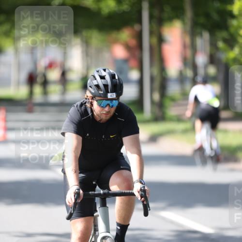 10.08.2025 - GEWOBA Citytriathlon Bremen Yannick Fuchs http://msf.ph/oto/8564246 10.08.2025 14:40:34 Radfahren 29, 47, 131, 186, 211, 242, 258, 289, 297, 529 meine-sportfotos.de