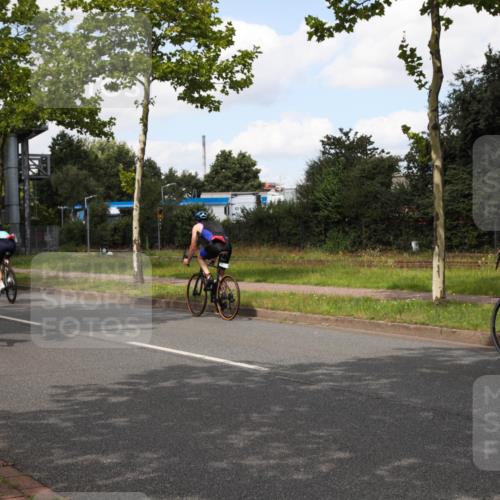 10.08.2025 - GEWOBA Citytriathlon Bremen Yannick Fuchs http://msf.ph/oto/8564255 10.08.2025 12:44:55 Radfahren 607, 638, 647, 716, 727, 786, 809, 816, 958, 1030 meine-sportfotos.de