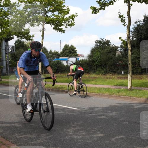 10.08.2025 - GEWOBA Citytriathlon Bremen Yannick Fuchs http://msf.ph/oto/8564257 10.08.2025 12:44:55 Radfahren 607, 638, 647, 716, 727, 786, 809, 816, 958, 1030 meine-sportfotos.de