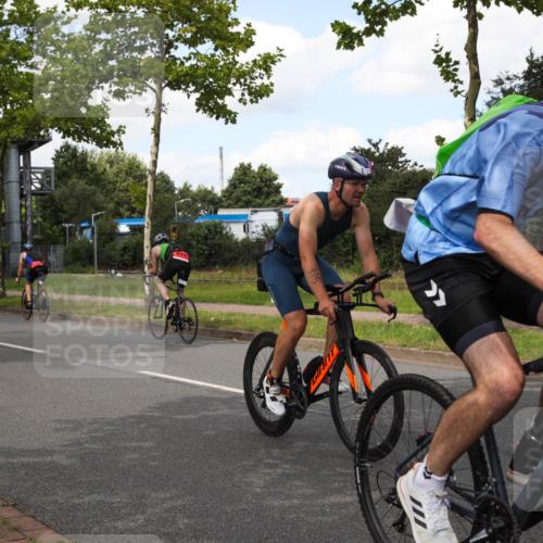 10.08.2025 - GEWOBA Citytriathlon Bremen Yannick Fuchs http://msf.ph/oto/8564258 10.08.2025 12:44:56 Radfahren 638, 647, 716, 727, 786, 809, 816, 958 meine-sportfotos.de