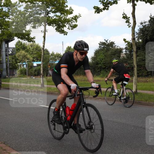 10.08.2025 - GEWOBA Citytriathlon Bremen Yannick Fuchs http://msf.ph/oto/8564274 10.08.2025 12:45:02 Radfahren 633, 638, 647, 716, 727, 786, 808, 816 meine-sportfotos.de