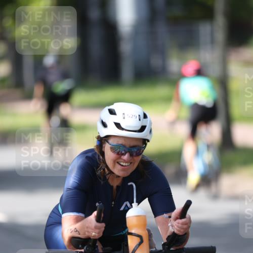 10.08.2025 - GEWOBA Citytriathlon Bremen Yannick Fuchs http://msf.ph/oto/8564280 10.08.2025 14:40:41 Radfahren 29, 47, 131, 186, 211, 224, 242, 289, 297, 529 meine-sportfotos.de