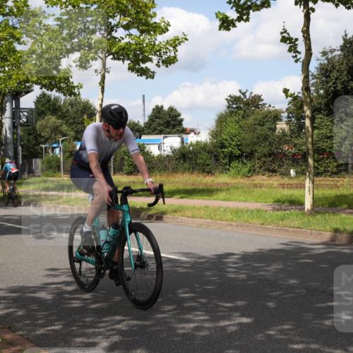 10.08.2025 - GEWOBA Citytriathlon Bremen Yannick Fuchs http://msf.ph/oto/8564286 10.08.2025 12:45:11 Radfahren 633, 647, 712, 727, 786, 808, 816, 828, 851 meine-sportfotos.de