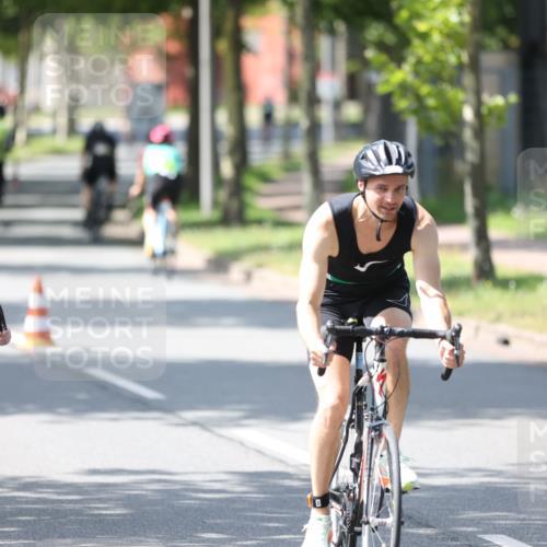 10.08.2025 - GEWOBA Citytriathlon Bremen Yannick Fuchs http://msf.ph/oto/8564299 10.08.2025 14:40:45 Radfahren 29, 131, 177, 186, 211, 224, 289, 297, 529 meine-sportfotos.de