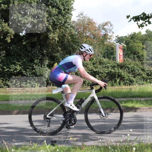 10.08.2025 - GEWOBA Citytriathlon Bremen Yannick Fuchs http://msf.ph/oto/8564303 10.08.2025 10:56:02 Radfahren 69, 93, 99, 119, 207, 464, 466, 485, 497 meine-sportfotos.de