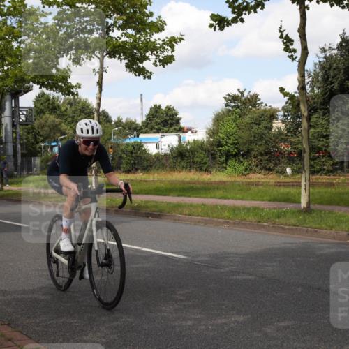 10.08.2025 - GEWOBA Citytriathlon Bremen Yannick Fuchs http://msf.ph/oto/8564304 10.08.2025 12:45:27 Radfahren 633, 676, 712, 724, 828, 851, 930, 939, 946, 1022 meine-sportfotos.de