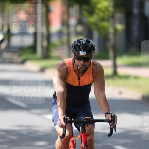 10.08.2025 - GEWOBA Citytriathlon Bremen Yannick Fuchs http://msf.ph/oto/8564322 10.08.2025 14:40:49 Radfahren 29, 131, 177, 186, 211, 224, 289, 529 meine-sportfotos.de