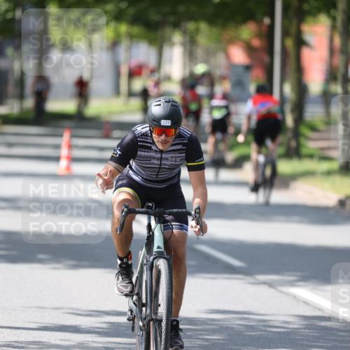 10.08.2025 - GEWOBA Citytriathlon Bremen Yannick Fuchs http://msf.ph/oto/8564332 10.08.2025 14:40:58 Radfahren 103, 142, 177, 204, 211, 224, 253, 432, 476, 477 meine-sportfotos.de