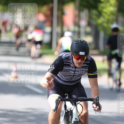 10.08.2025 - GEWOBA Citytriathlon Bremen Yannick Fuchs http://msf.ph/oto/8564337 10.08.2025 14:40:58 Radfahren 103, 142, 177, 204, 211, 224, 253, 432, 476, 477 meine-sportfotos.de