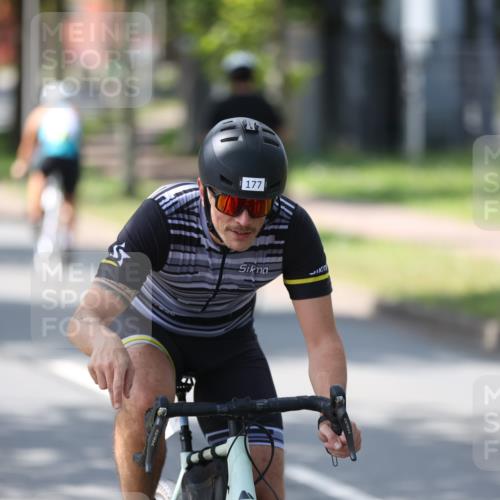 10.08.2025 - GEWOBA Citytriathlon Bremen Yannick Fuchs http://msf.ph/oto/8564339 10.08.2025 14:40:58 Radfahren 103, 142, 177, 204, 211, 224, 253, 432, 476, 477 meine-sportfotos.de