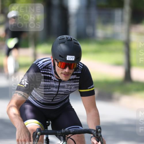 10.08.2025 - GEWOBA Citytriathlon Bremen Yannick Fuchs http://msf.ph/oto/8564342 10.08.2025 14:40:59 Radfahren 103, 142, 177, 204, 224, 253, 432, 476, 477 meine-sportfotos.de