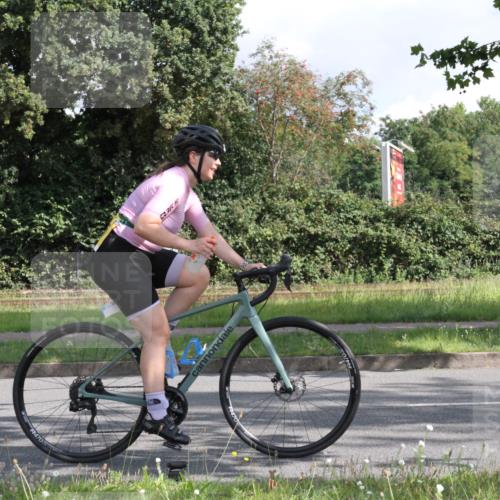 10.08.2025 - GEWOBA Citytriathlon Bremen Yannick Fuchs http://msf.ph/oto/8564409 10.08.2025 10:56:42 Radfahren 31, 67, 145, 203, 447, 455, 501 meine-sportfotos.de