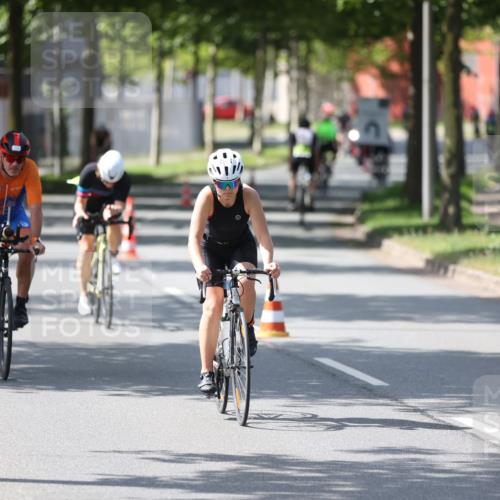 10.08.2025 - GEWOBA Citytriathlon Bremen Yannick Fuchs http://msf.ph/oto/8564424 10.08.2025 14:41:15 Radfahren 36, 103, 142, 204, 249, 253, 266, 280, 353, 431, 432, 476, 477 meine-sportfotos.de