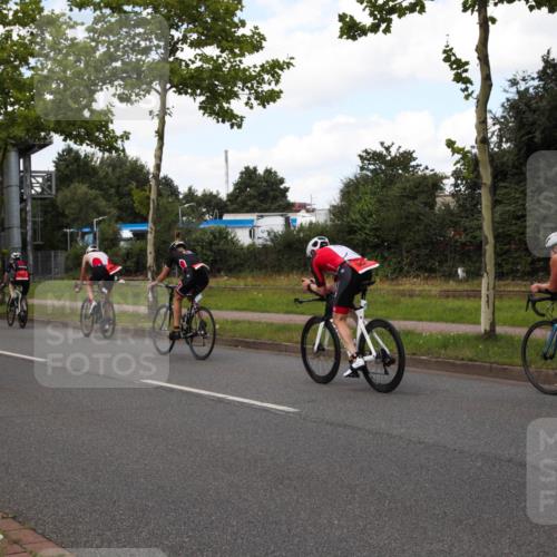 10.08.2025 - GEWOBA Citytriathlon Bremen Yannick Fuchs http://msf.ph/oto/8564471 10.08.2025 12:46:57 Radfahren 583, 622, 659, 760, 769, 799, 823, 968, 1020 meine-sportfotos.de
