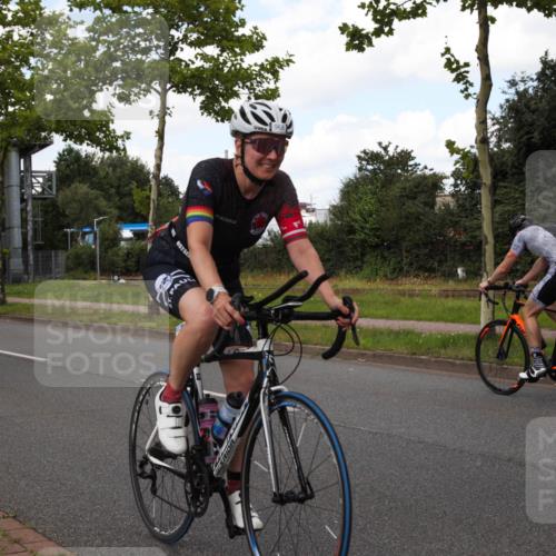 10.08.2025 - GEWOBA Citytriathlon Bremen Yannick Fuchs http://msf.ph/oto/8564477 10.08.2025 12:47:00 Radfahren 583, 622, 640, 659, 733, 760, 769, 799, 823, 960, 968, 1020 meine-sportfotos.de