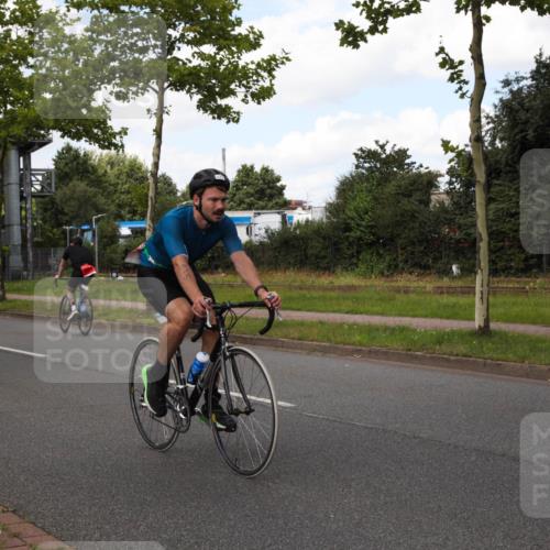 10.08.2025 - GEWOBA Citytriathlon Bremen Yannick Fuchs http://msf.ph/oto/8564517 10.08.2025 12:47:13 Radfahren 573, 583, 622, 640, 645, 659, 675, 733, 751, 760, 769, 792, 875, 960, 981, 1013 meine-sportfotos.de