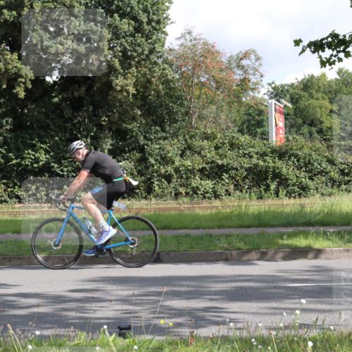 10.08.2025 - GEWOBA Citytriathlon Bremen Yannick Fuchs http://msf.ph/oto/8564532 10.08.2025 10:57:22 Radfahren 77, 233, 435 meine-sportfotos.de