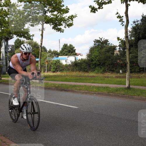 10.08.2025 - GEWOBA Citytriathlon Bremen Yannick Fuchs http://msf.ph/oto/8564533 10.08.2025 12:47:22 Radfahren 573, 640, 645, 654, 659, 675, 732, 733, 751, 753, 769, 792, 875, 960, 981, 1013 meine-sportfotos.de